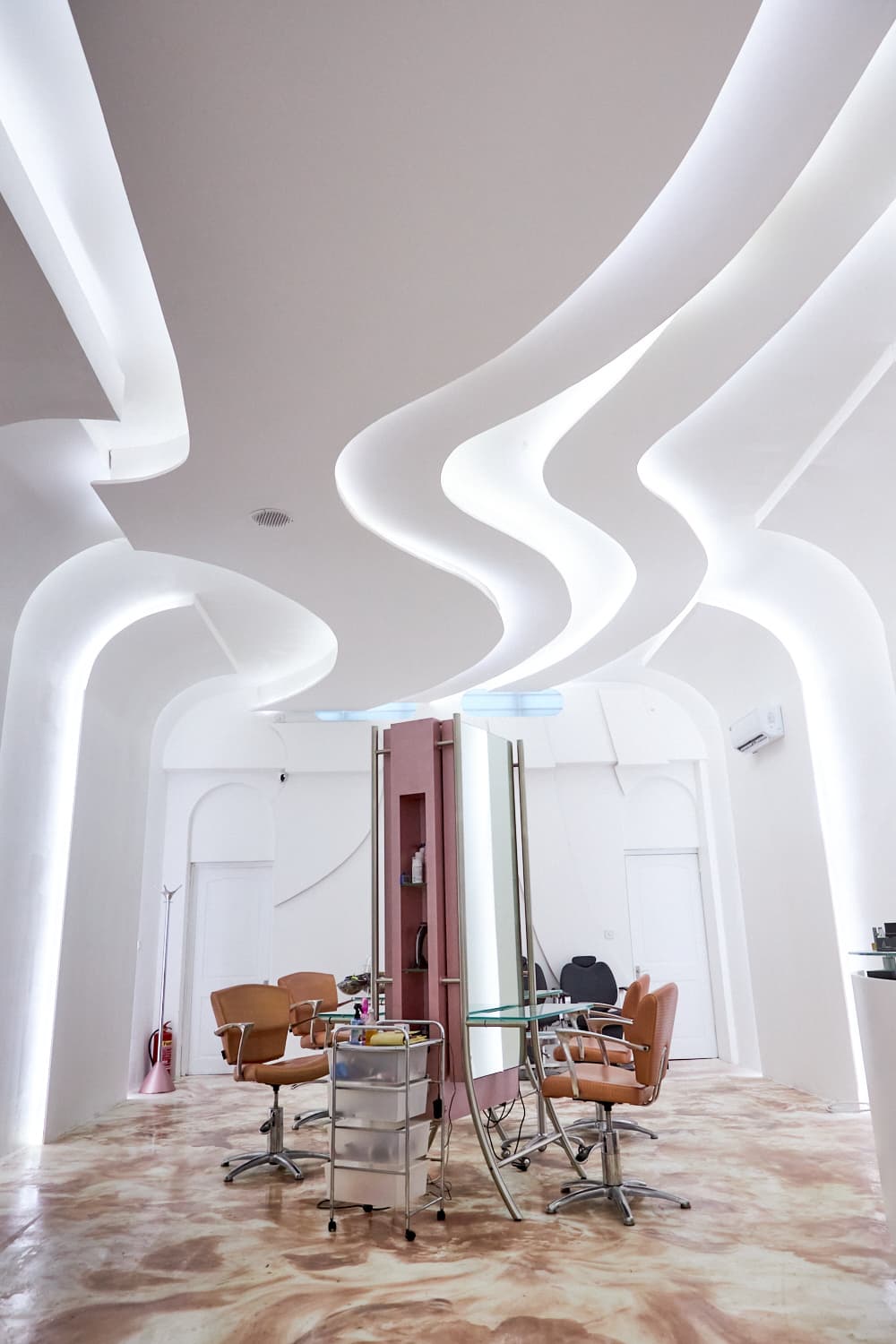 Modern event space with wavy ceiling, perfect for corporate meetings and creative events.