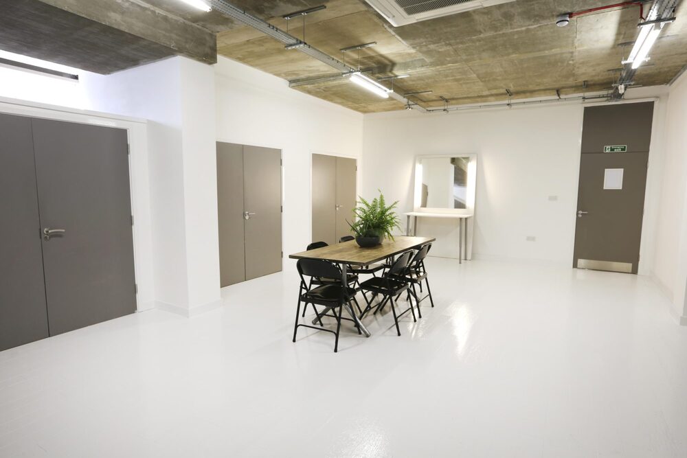 Versatile minimalist meeting space in LOCK Studios, perfect for workshops and discussions.