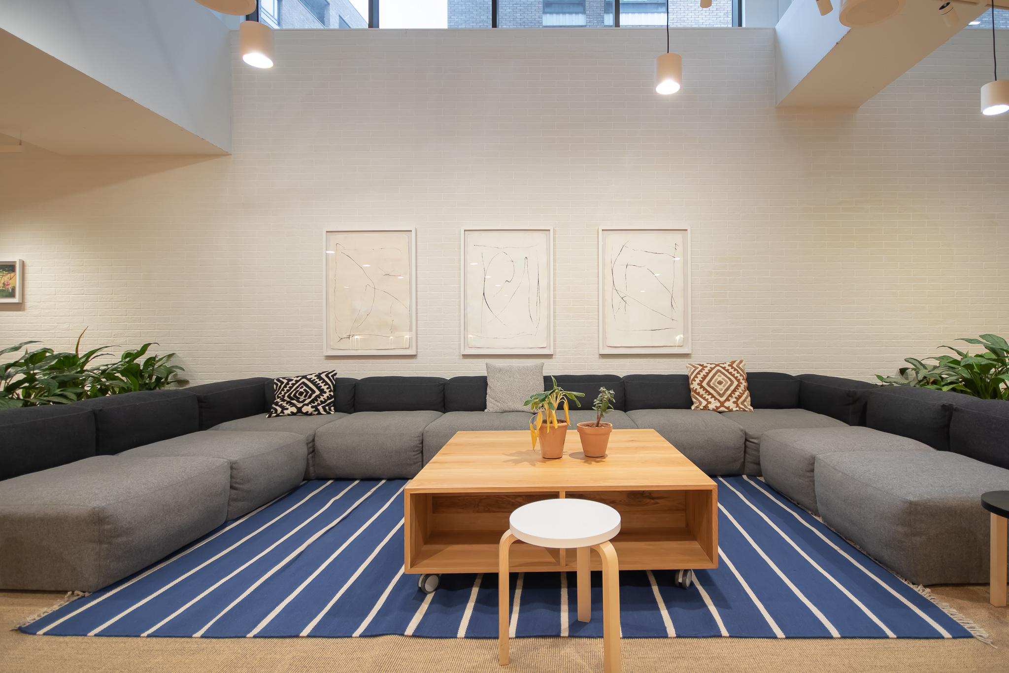 EVENT SPACE - vg0tvhojr04.jpg