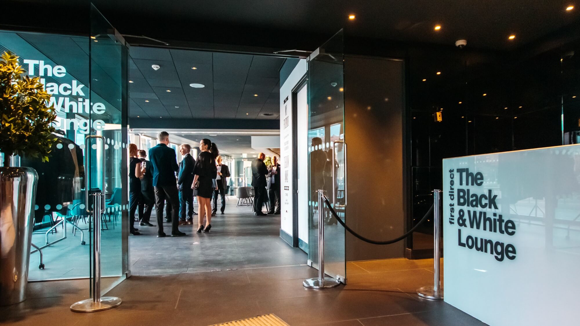 Black & White Lounge (Large Parties) - dyfdtcwy5fp.jpg