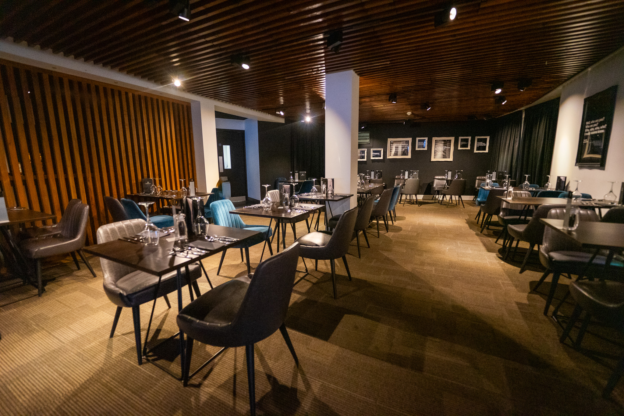 Black & White Lounge (Large Parties) - gokfnbgjnjo.jpg