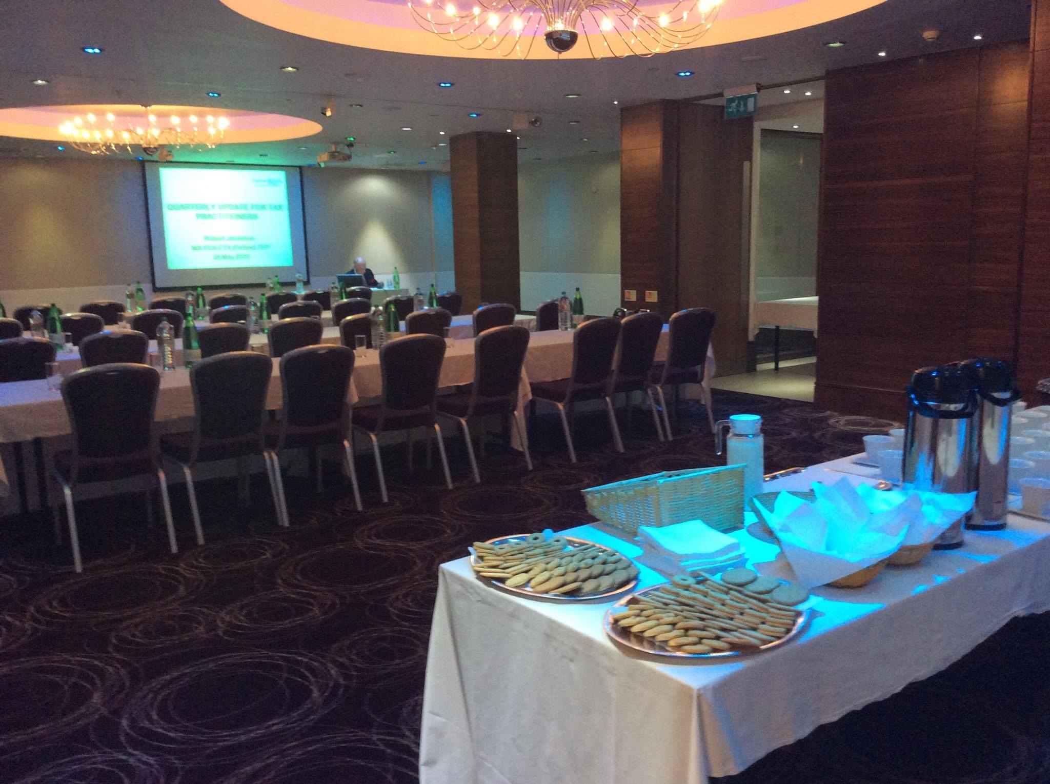 Madison Room at Avenue Banqueting: professional meeting space for workshops and presentations.