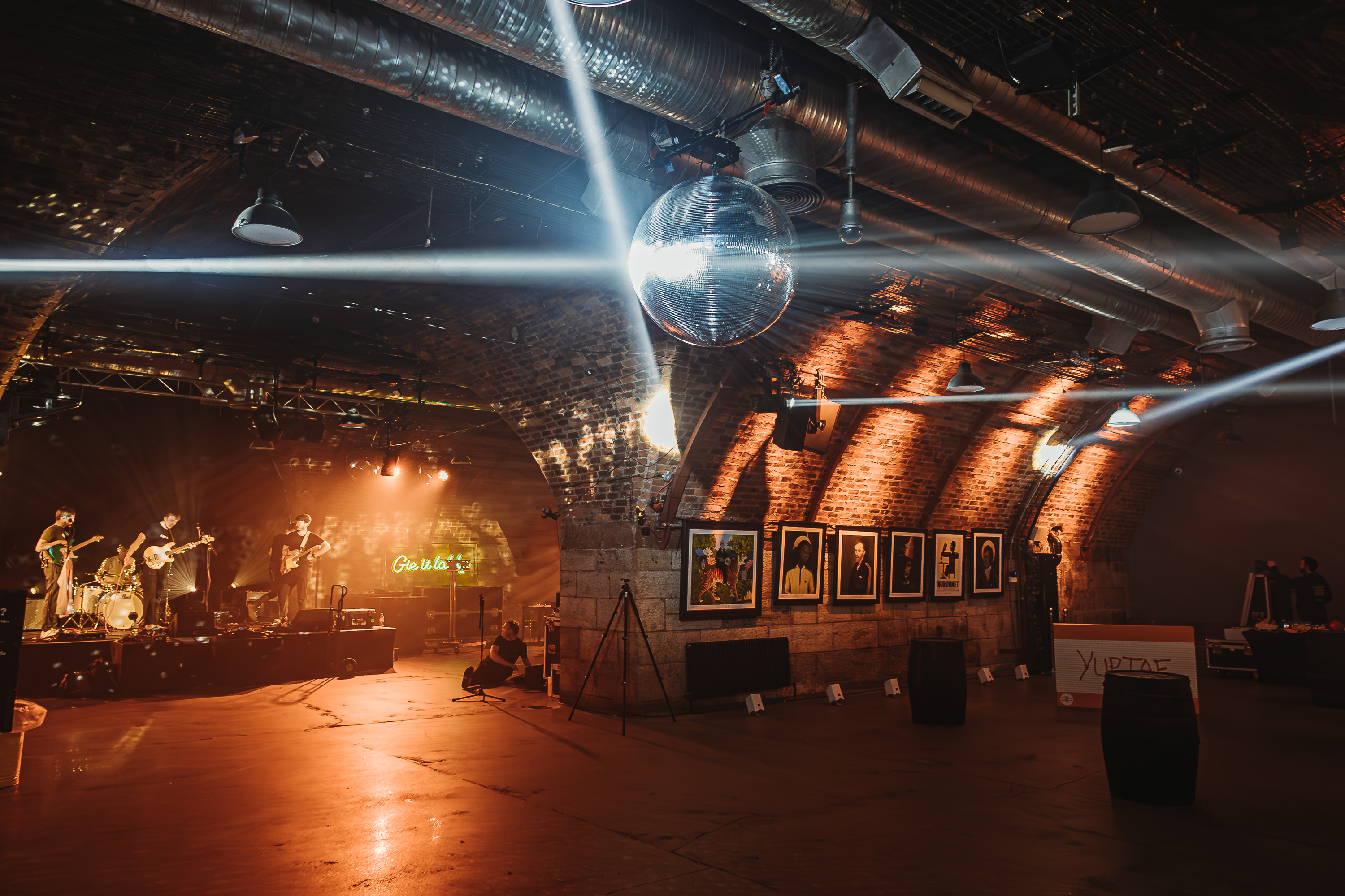 Platform - 5zytd5xebw3.jpg