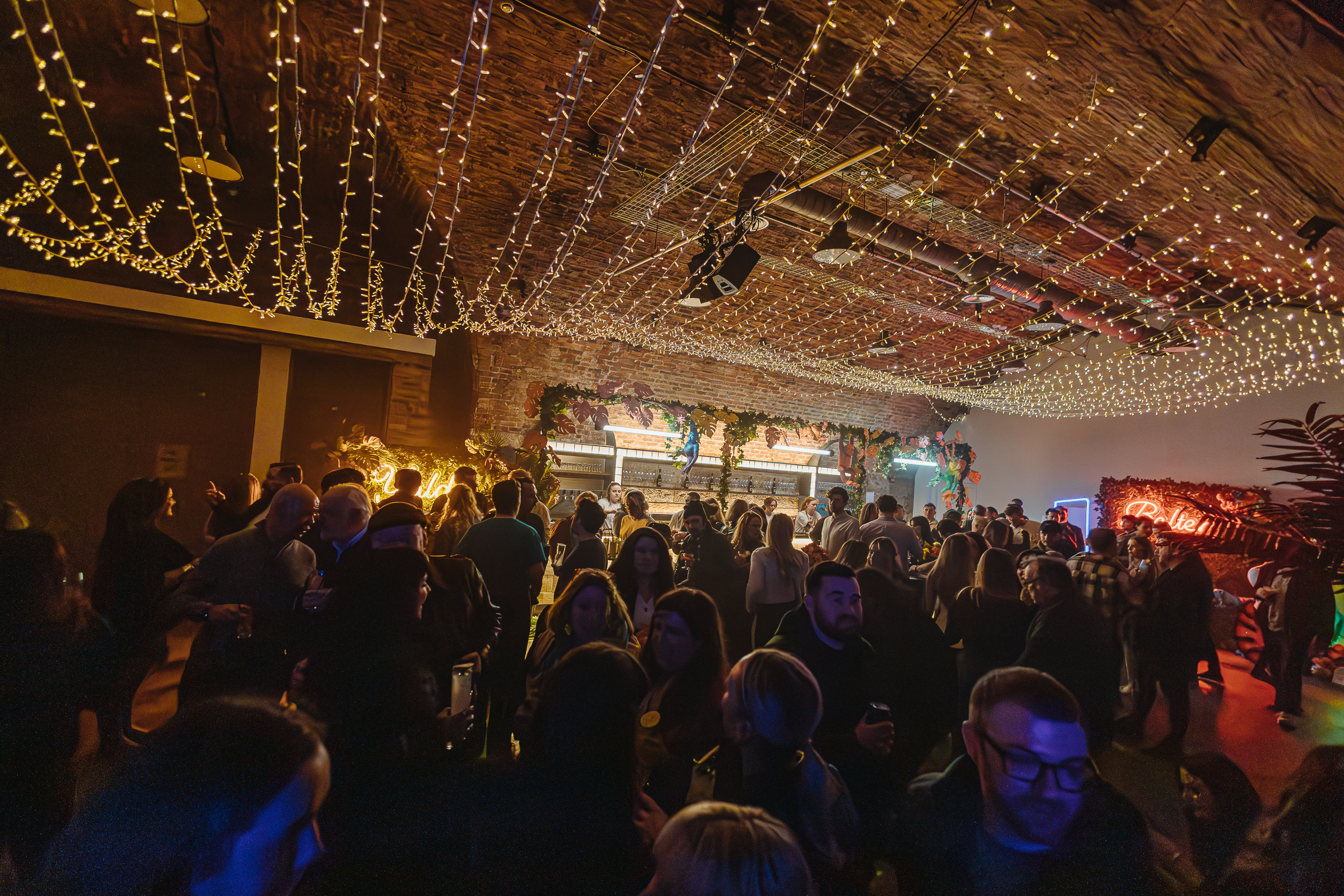 Platform - swgwexqjznv.jpg