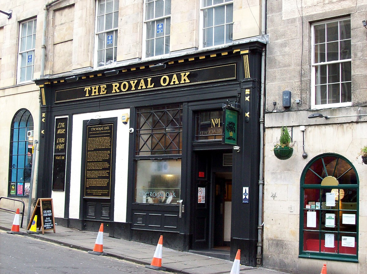 Charming Royal Oak pub, ideal for networking events and casual meetings.