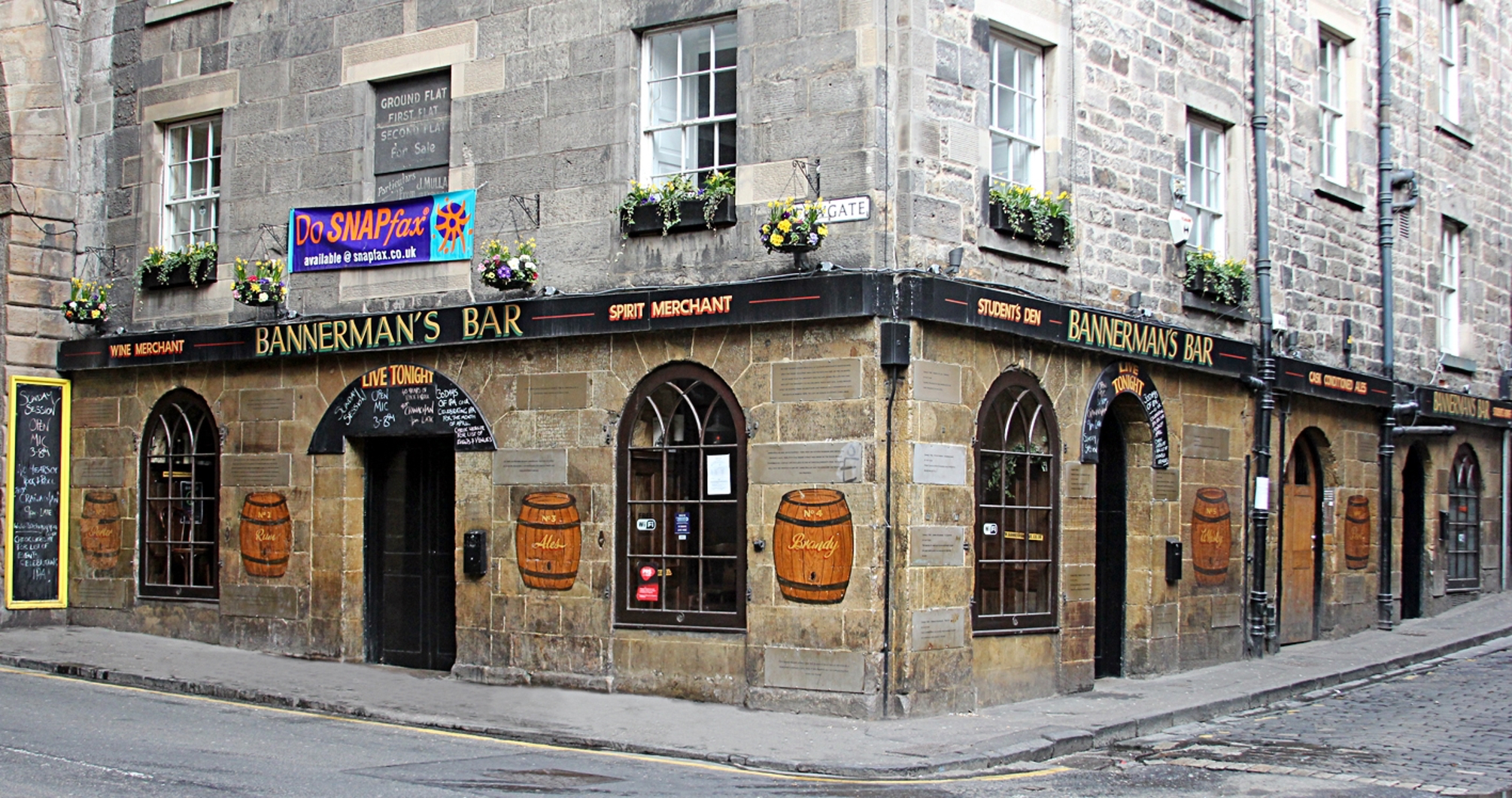 Charming Bannerman's Bar venue for intimate gatherings and casual networking events.