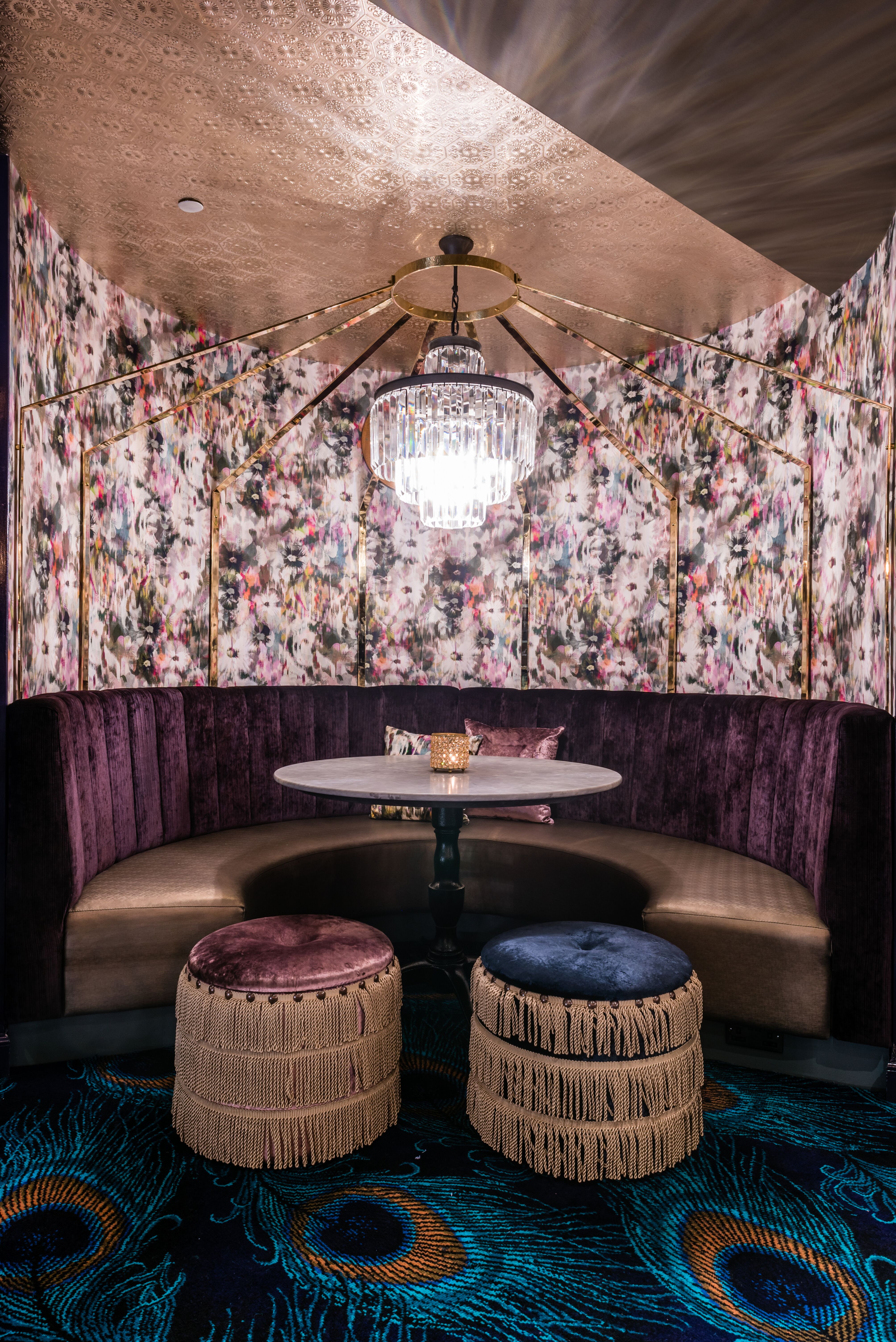 Elegant boudoir meeting space with plush seating, ideal for networking and brainstorming.