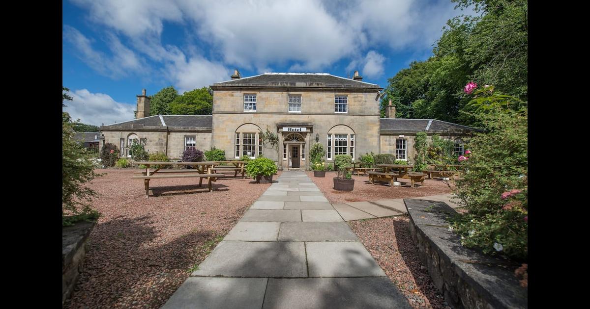 Lounge/Bar at Bankton House Hotel, classic style, ideal for corporate retreats and events.