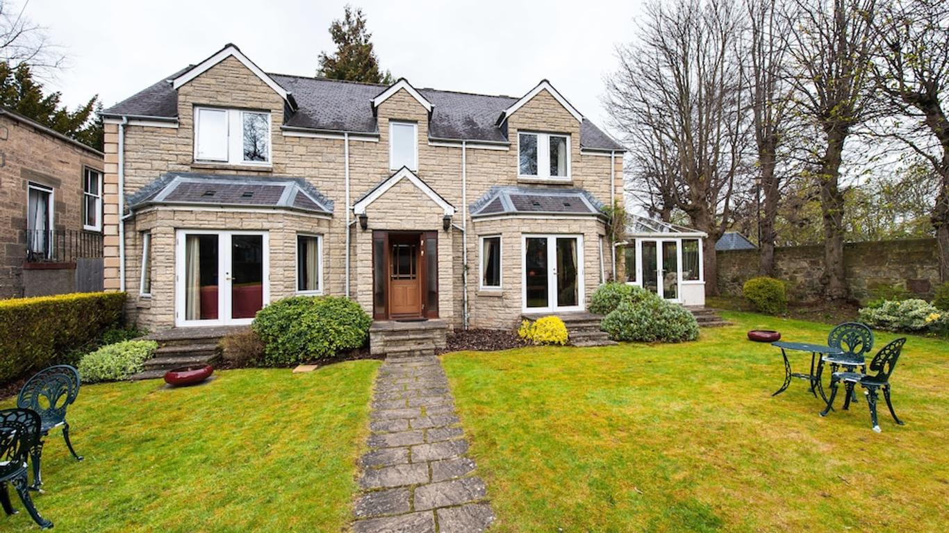 Lounge area at Kildonan Lodge Hotel, perfect for intimate gatherings and outdoor events.