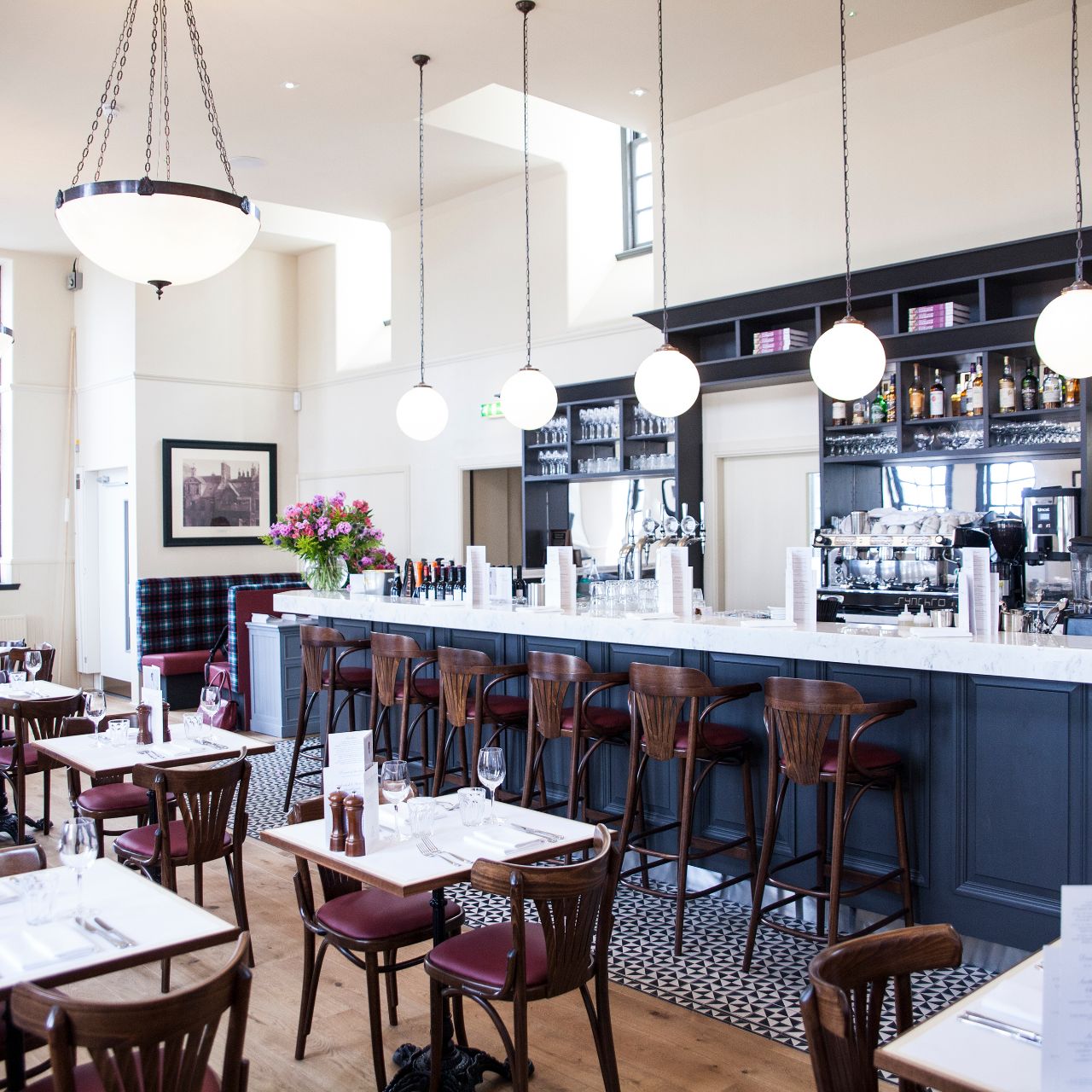 Modern breakfast restaurant bar in Cannonball, ideal for networking events and gatherings.