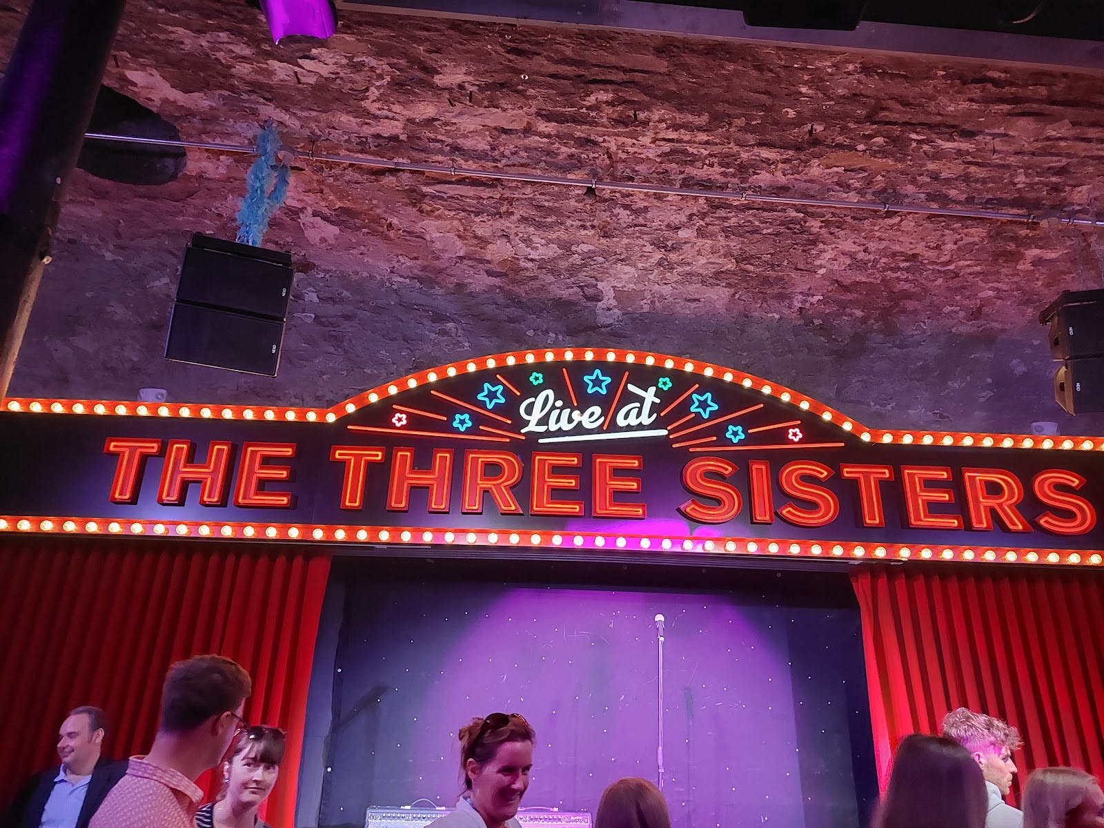The Three Sisters Bar - >David O Brien</a>
