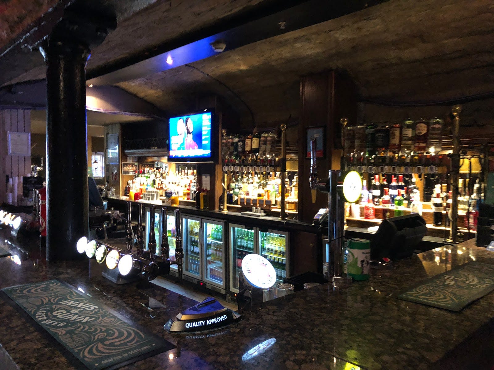 The Three Sisters Bar - >CHIENCHUN KUO (CCK)</a>