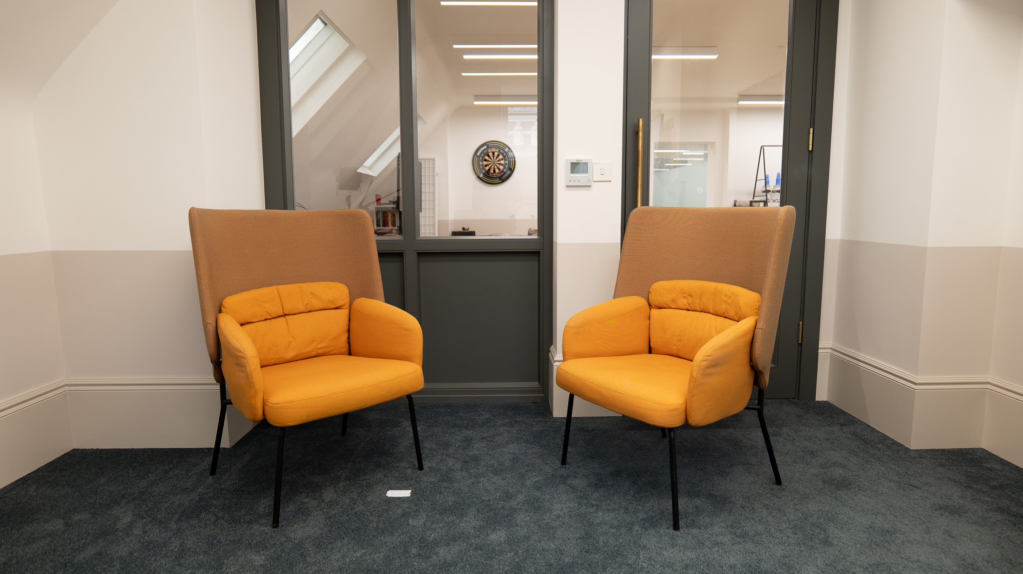 Modern training room with yellow chairs, perfect for brainstorming and casual meetings.