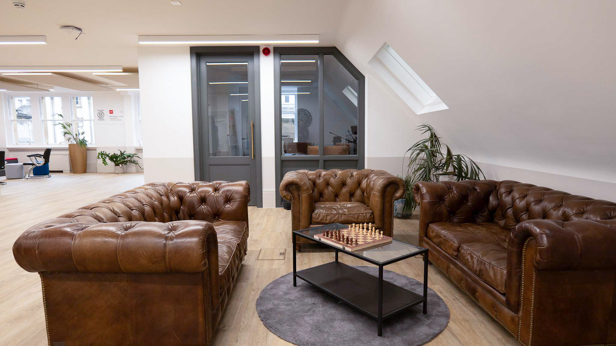 Stylish training room with leather sofas, ideal for meetings and networking events.