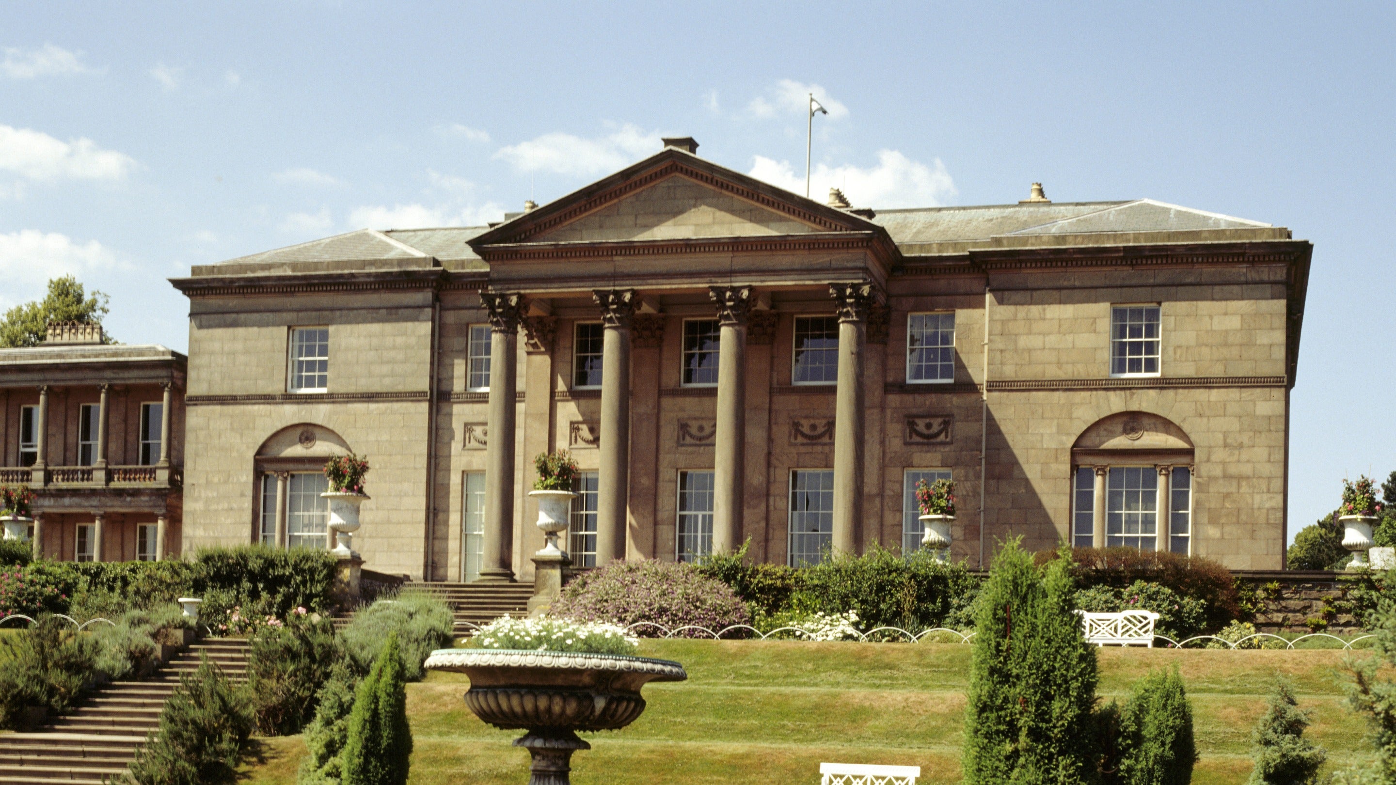 Neo-classical mansion in Tatton Park, ideal for upscale events and gatherings.