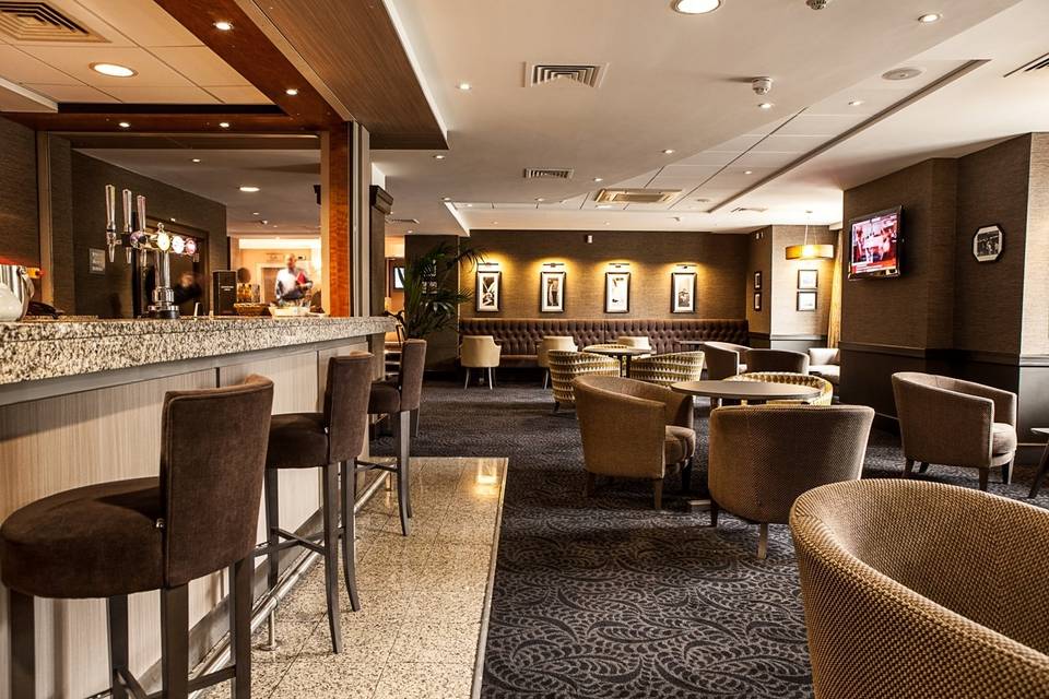 Trellis Lounge at Cresta Court Hotel, modern decor for networking events and casual meetings.