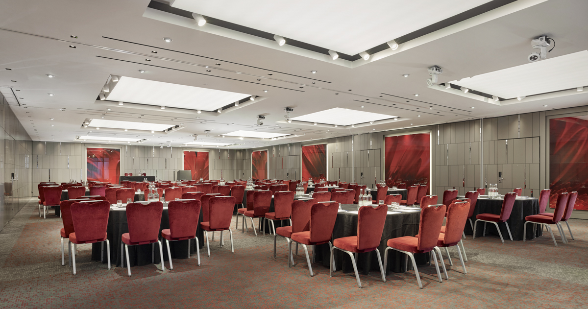 Event space at City Suites, Park Plaza London Riverbank, with elegant round tables.