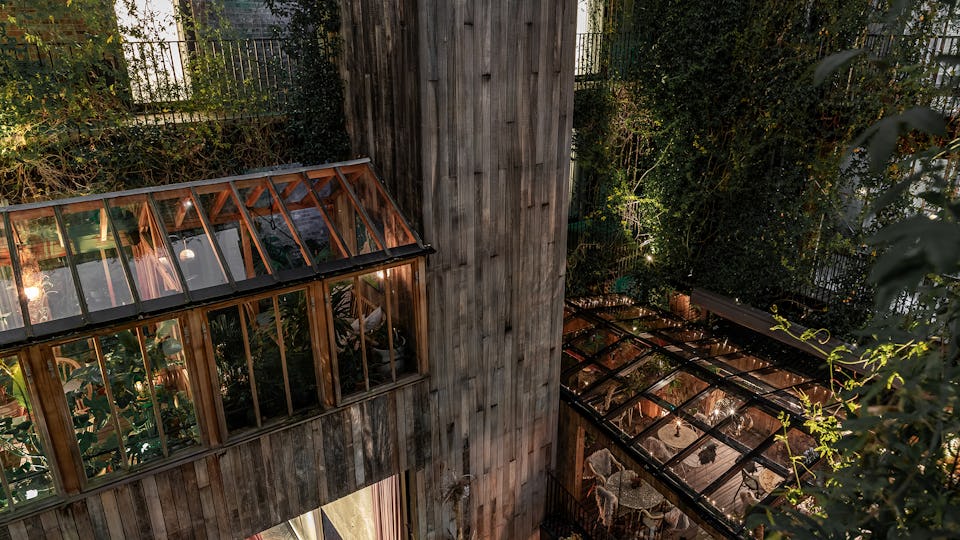 Jurema Winter Garden venue with lush greenery, perfect for corporate retreats and gatherings.