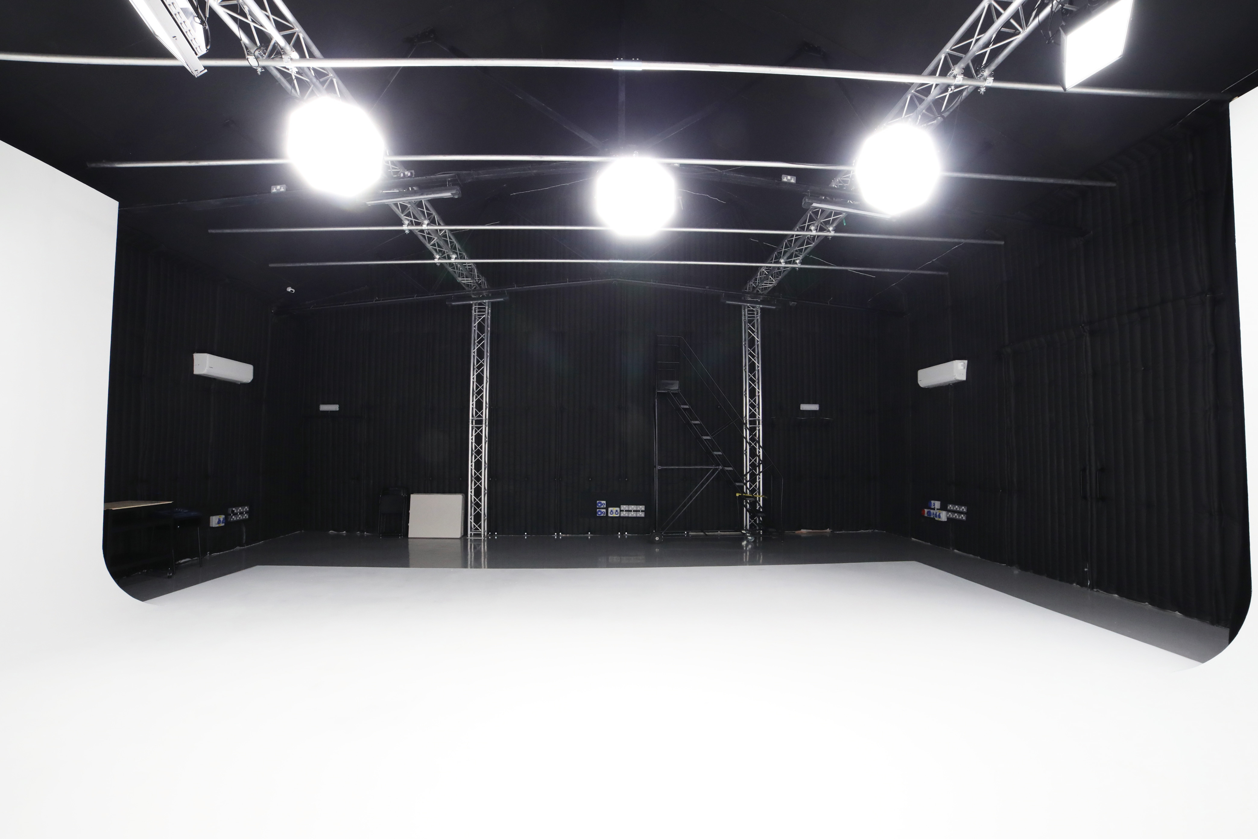 Versatile Sound Stage at Klatch Studio with clean backdrop for events and presentations.
