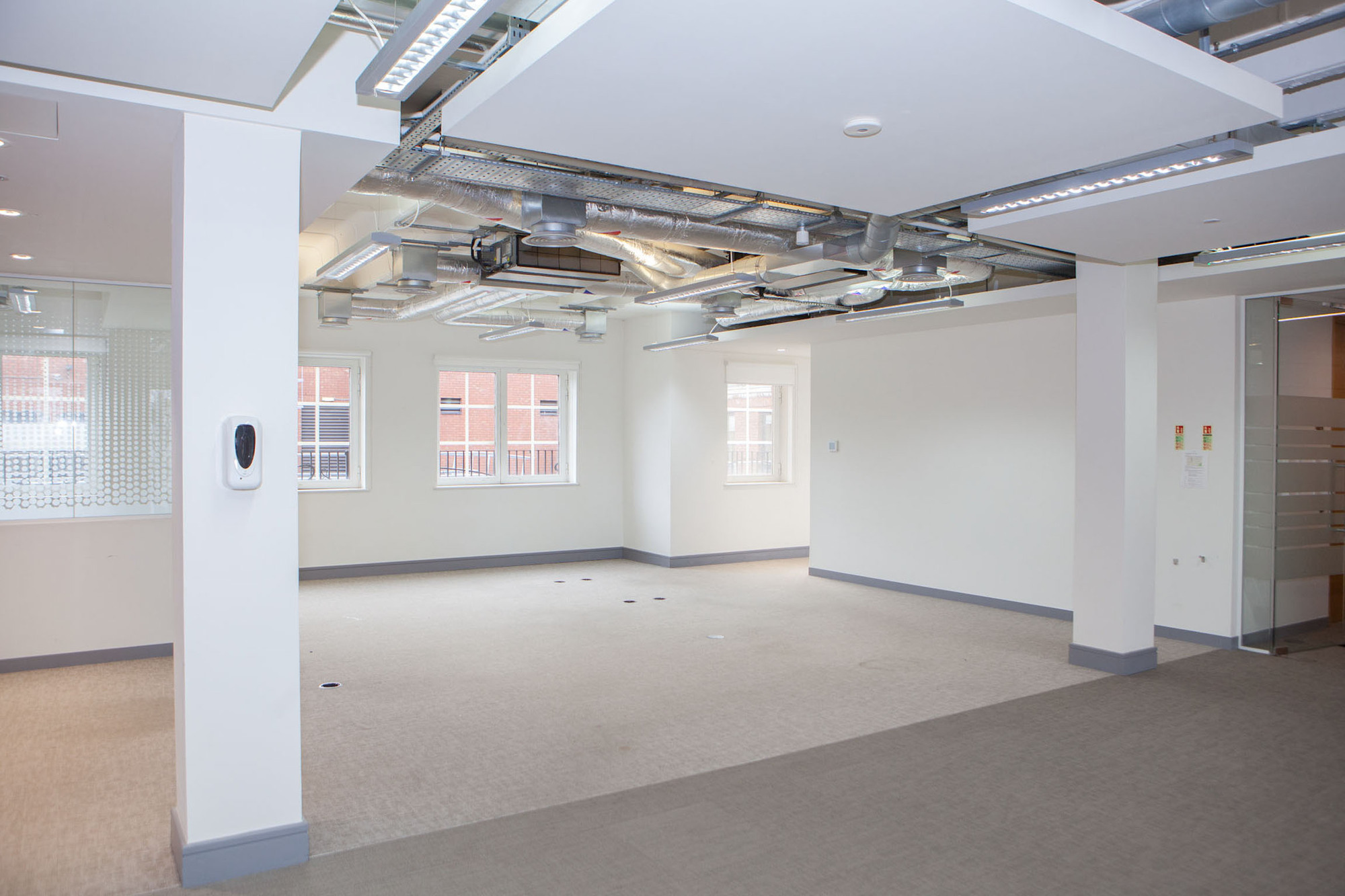 Versatile meeting space at 81 King's Road, ideal for workshops and corporate events.