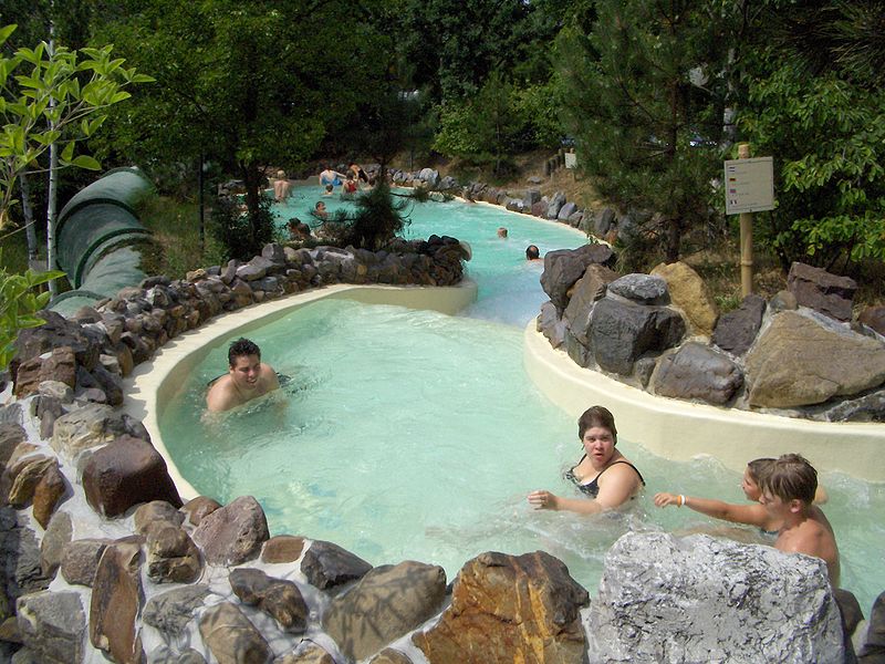 Grand Cascade water ride at Center Parcs, featuring a winding lazy river for events.
