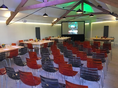 Modern meeting space with colorful chairs, ideal for workshops and corporate events.