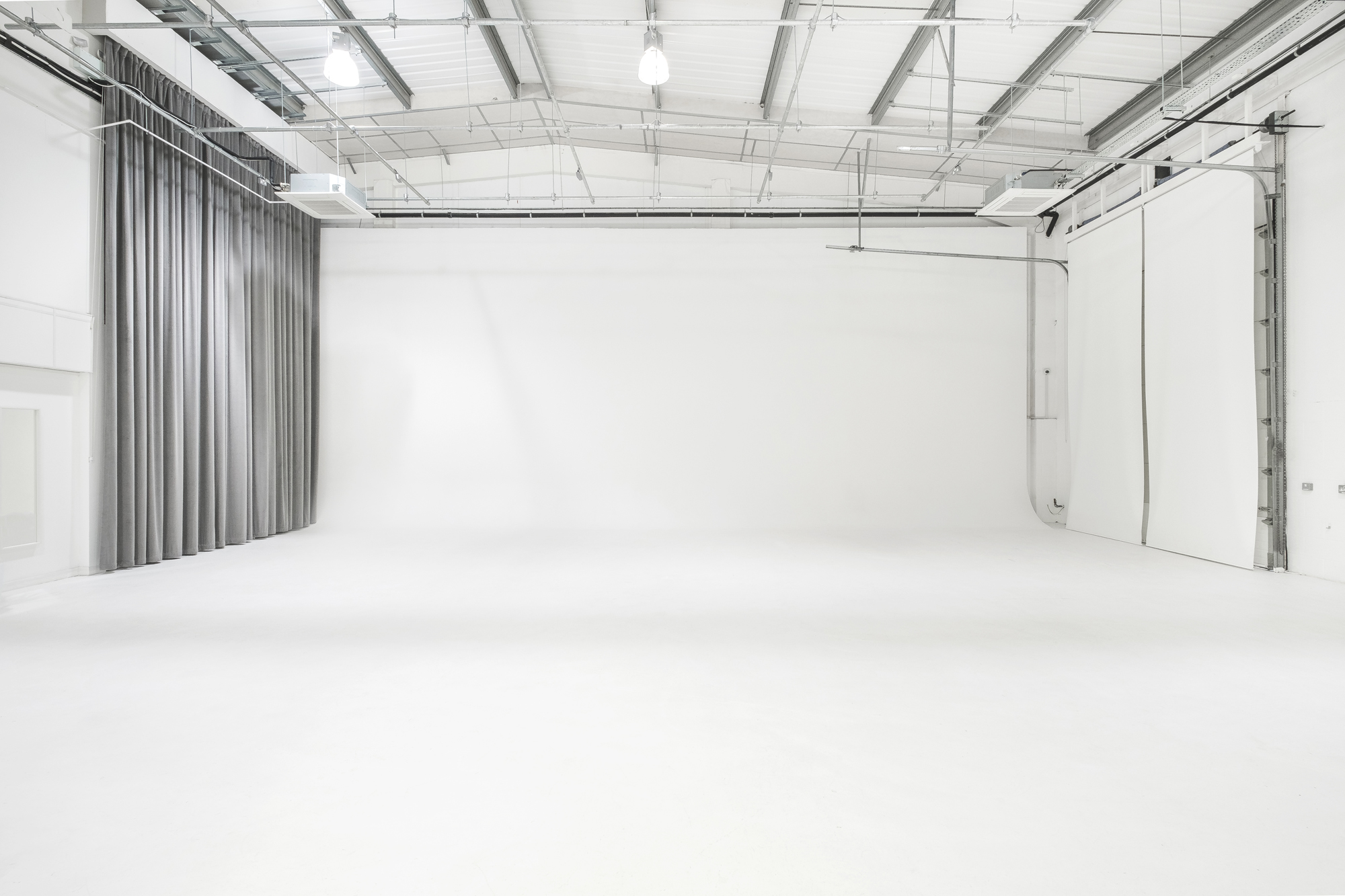 Versatile event space with high ceilings at S2 Royal Arsenal Shoots, ideal for meetings.