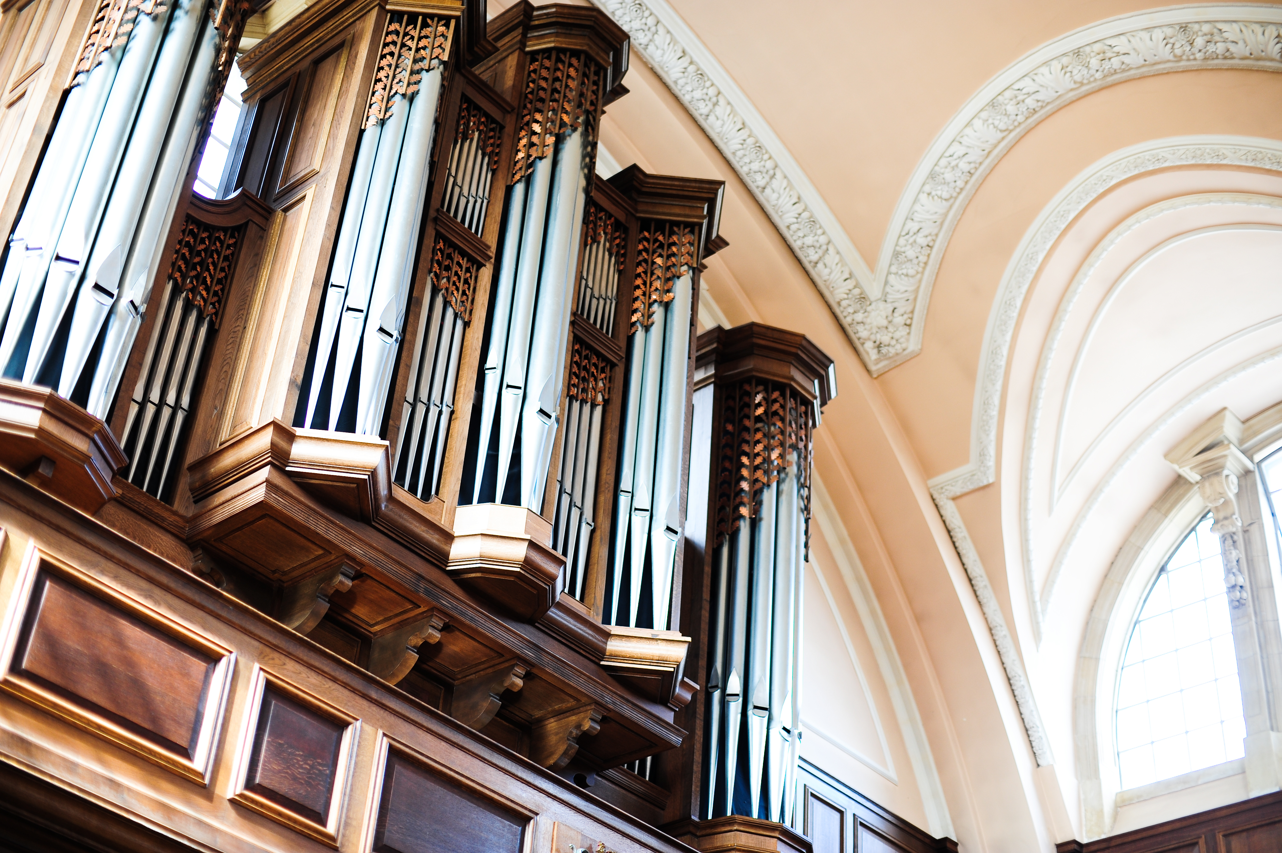 Great Hall at UCS Venues with elegant pipe organ, perfect for events and gatherings.