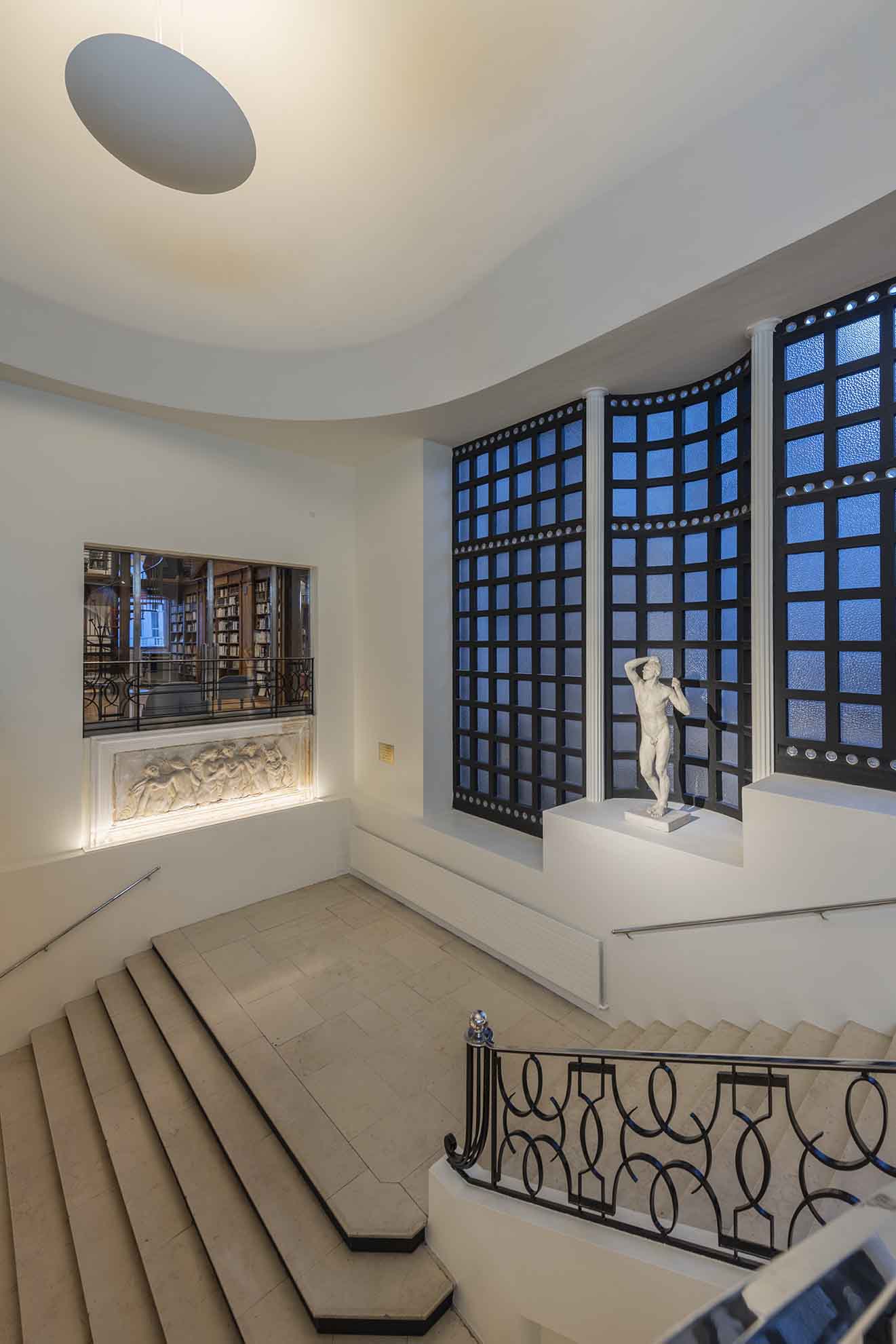 Le Foyer at Institut français: modern venue with large windows for upscale events.