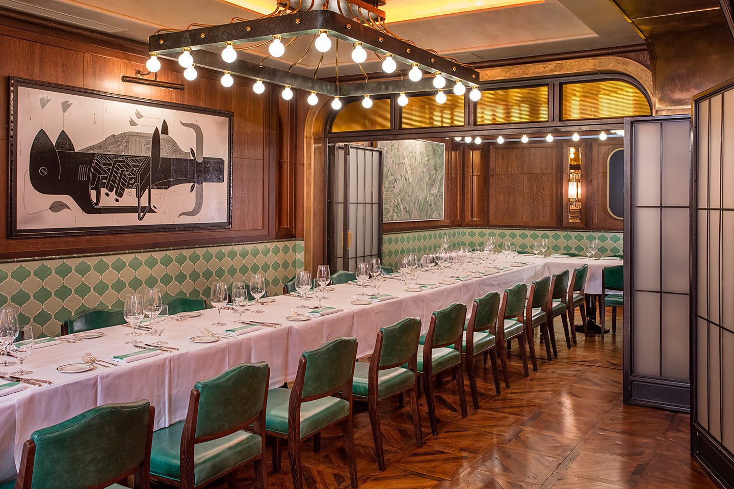 Sophisticated dining area at Smith & Wollensky, perfect for corporate dinners and gatherings.