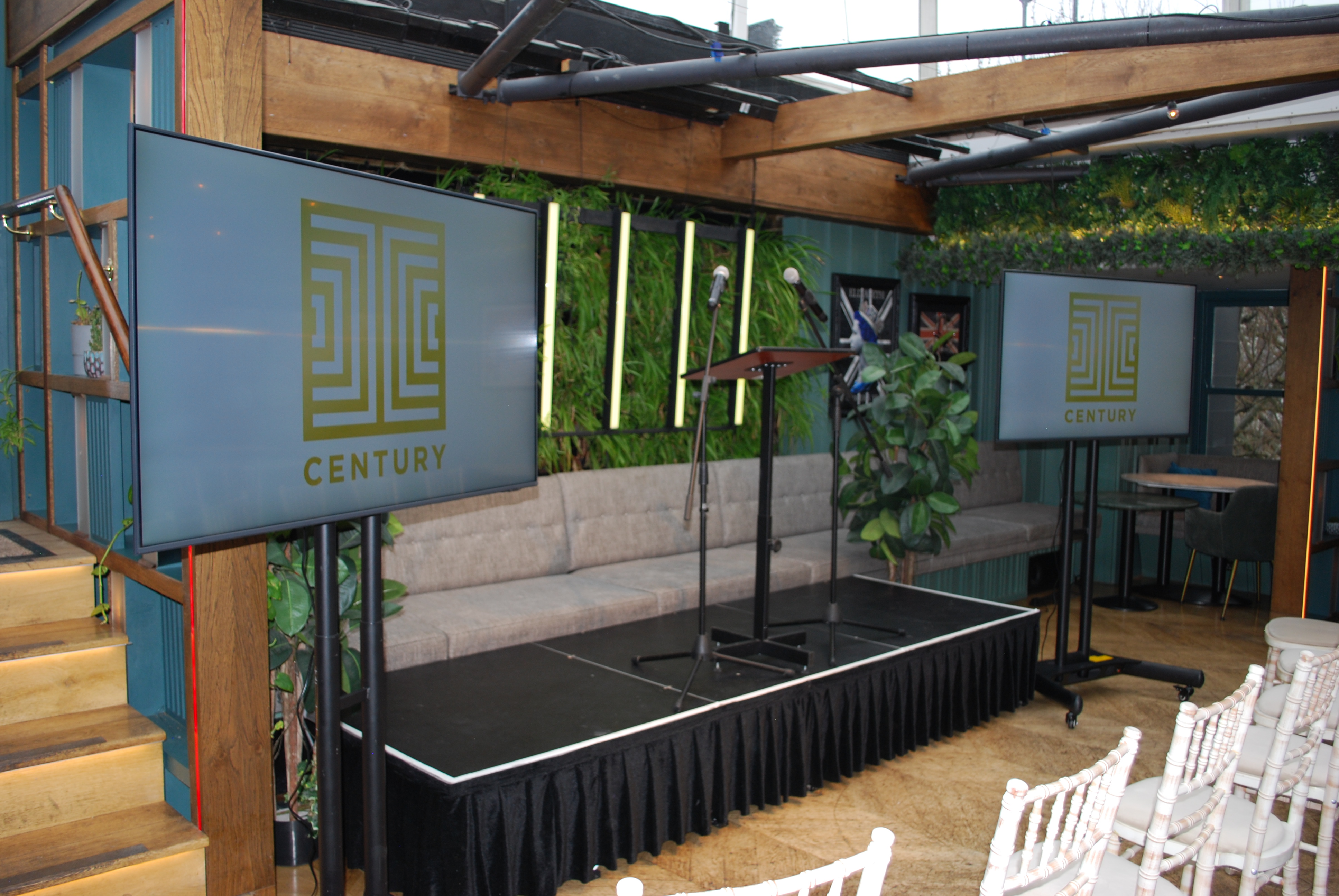 Roof Terrace (with retractable glass roof) - Conference - f4x30g2p4vz.jpg