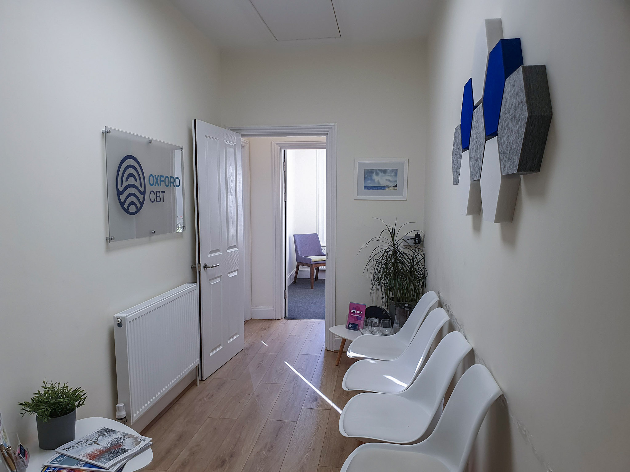 Oxford Meeting Room with minimalist design, ideal for professional events and gatherings.