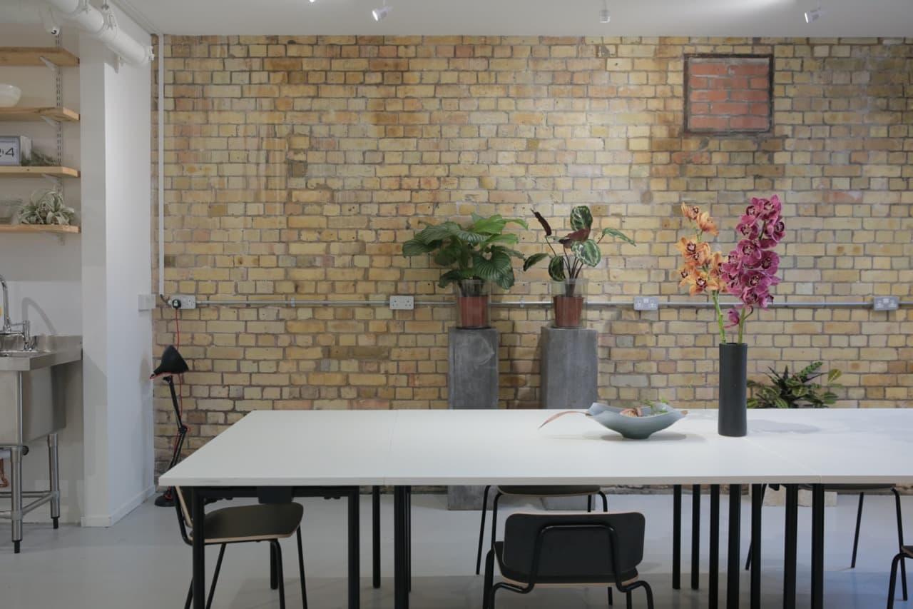 Sleek minimalist meeting space with natural wood accents for intimate gatherings.