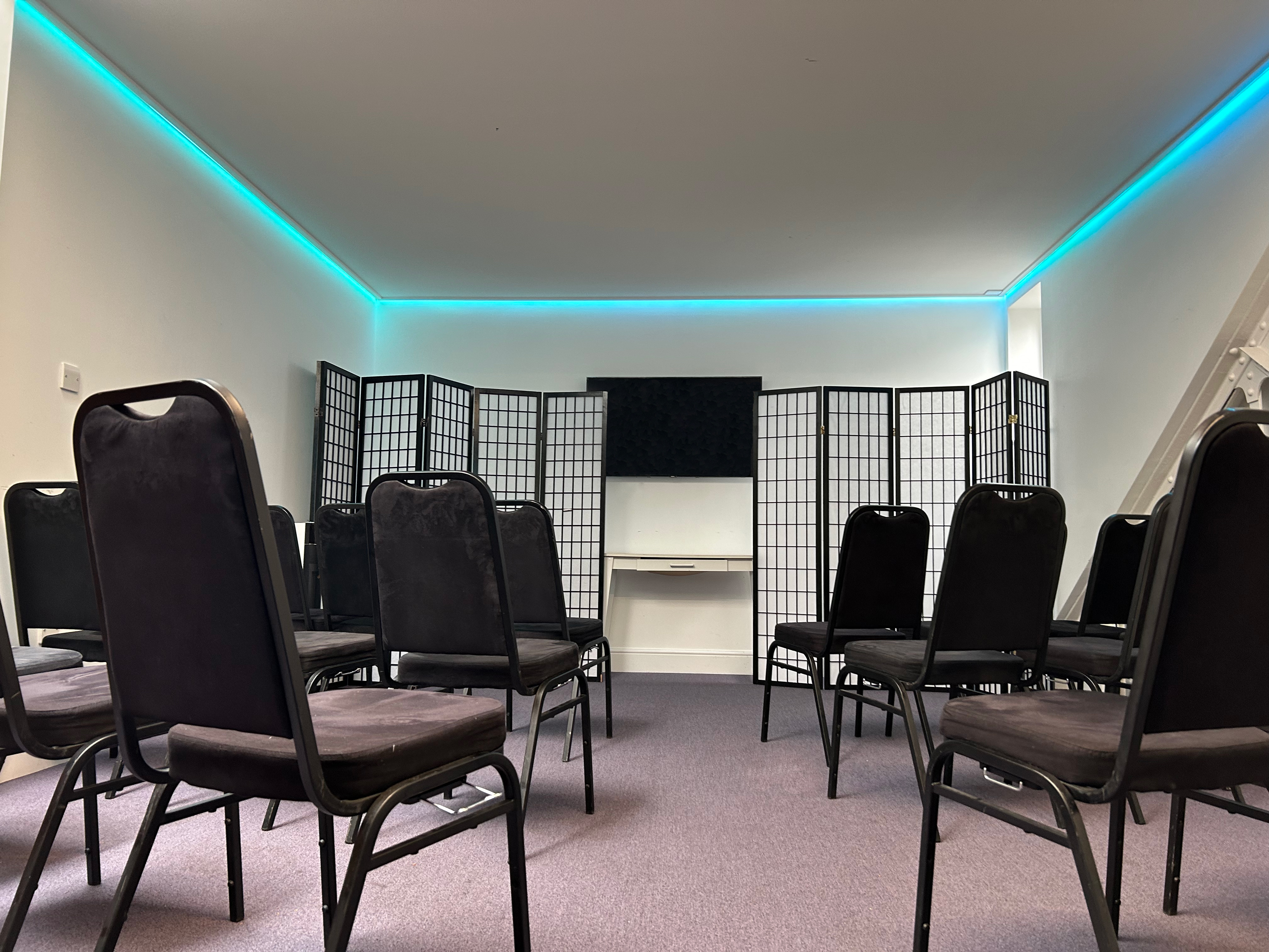 The B.L.E.W. Room - 3t534c2rc0p.jpg