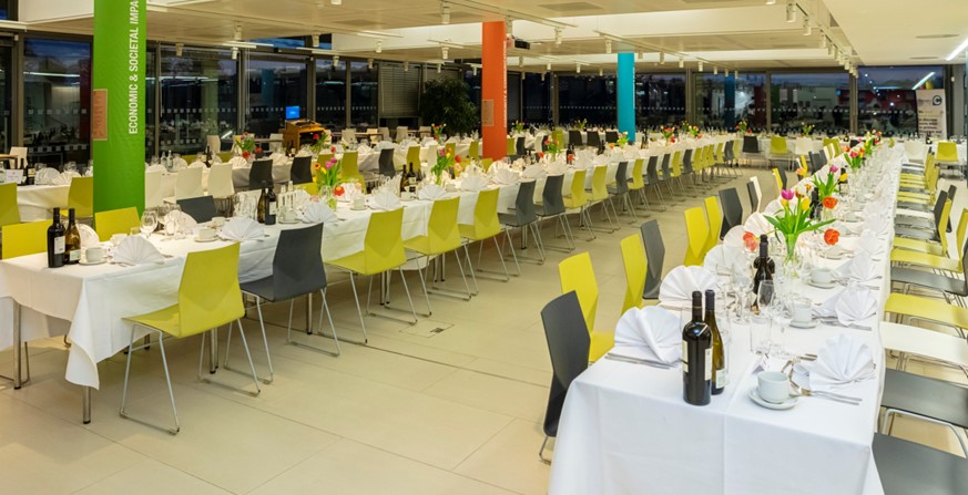Elegant banquet setup in Centrum for corporate events with floral centerpieces.
