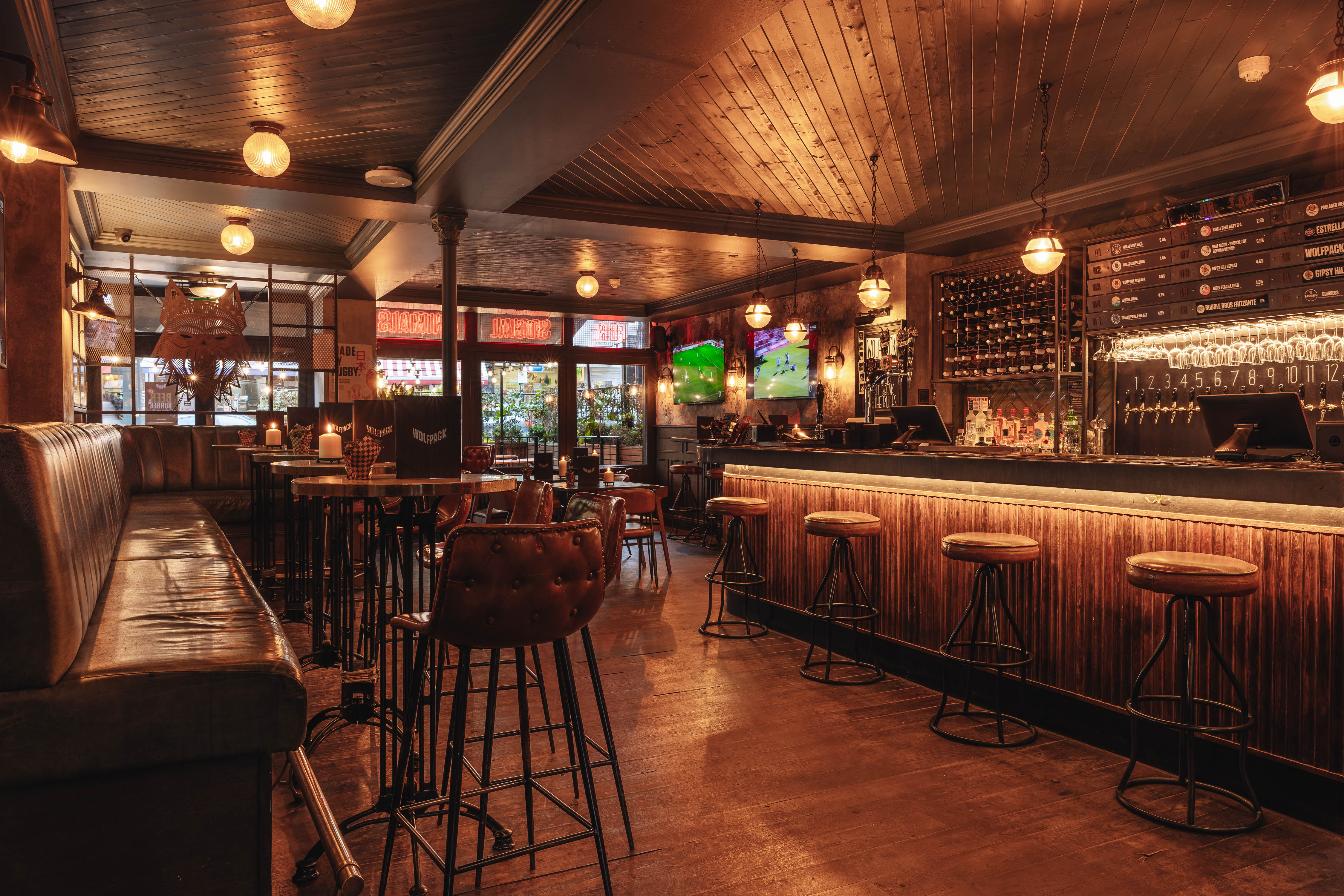 Stylish bar venue in Wolfpack West Hampstead for networking and informal meetings.