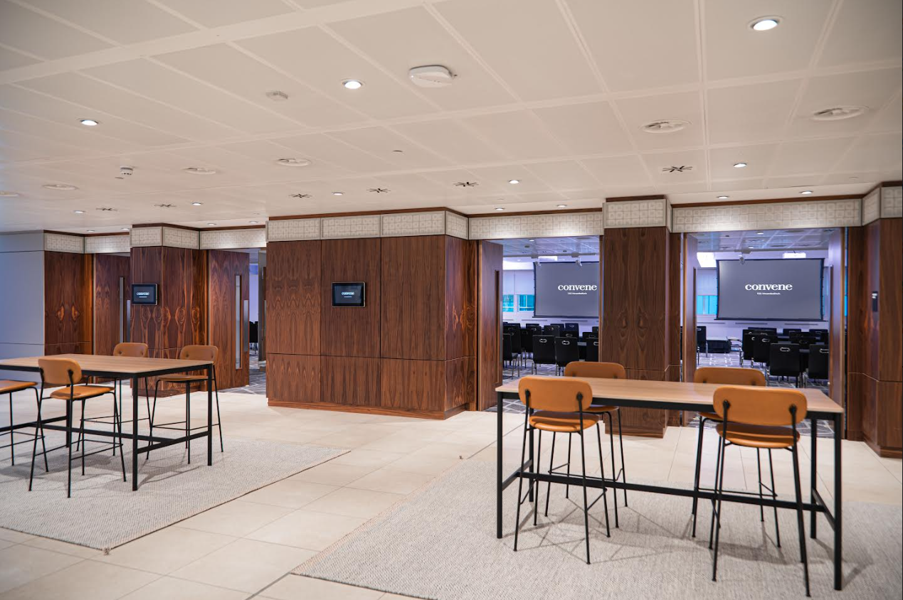 Versatile meeting space with modern furniture for corporate events and workshops.