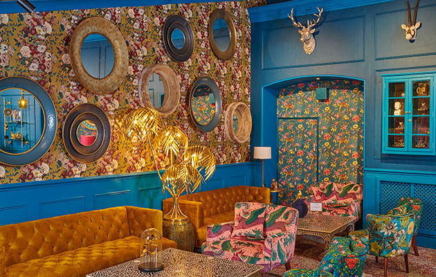 Vibrant 1871 Bar at Royal Albert Hall, ideal for creative meetings and gatherings.