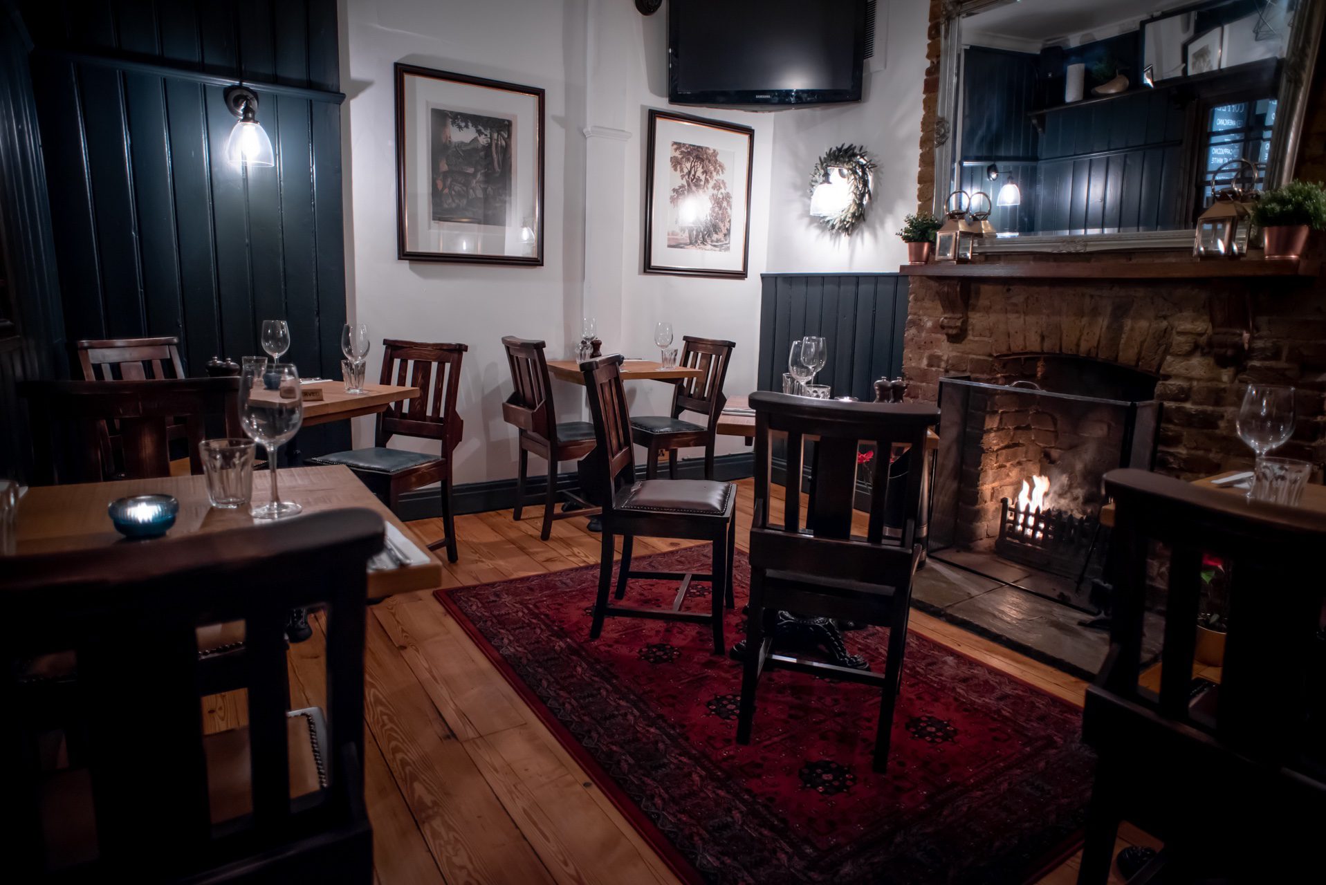 Cozy dining space with rustic decor for intimate meetings and private events.