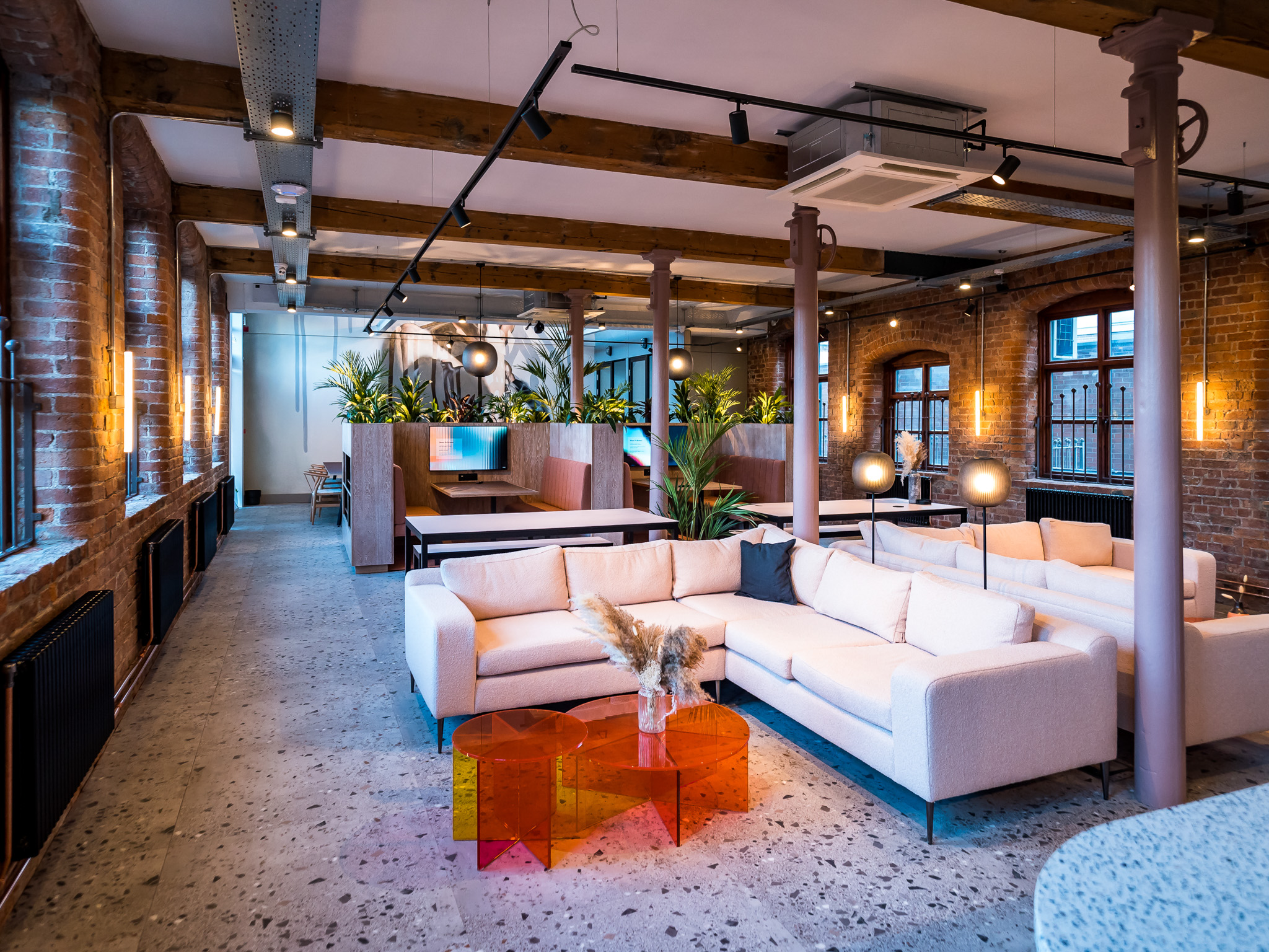 Conference Room - hi5kwzjkeen.jpg