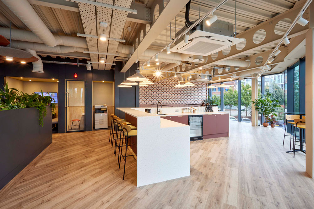 Modern open-concept meeting room with natural light for networking and brainstorming events.