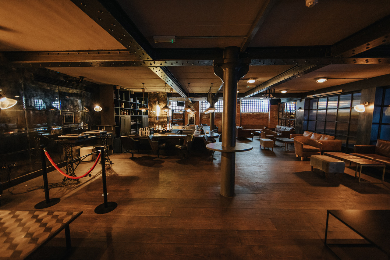 Stylish industrial-chic Basement Bar in Brix Ldn, ideal for events and gatherings.