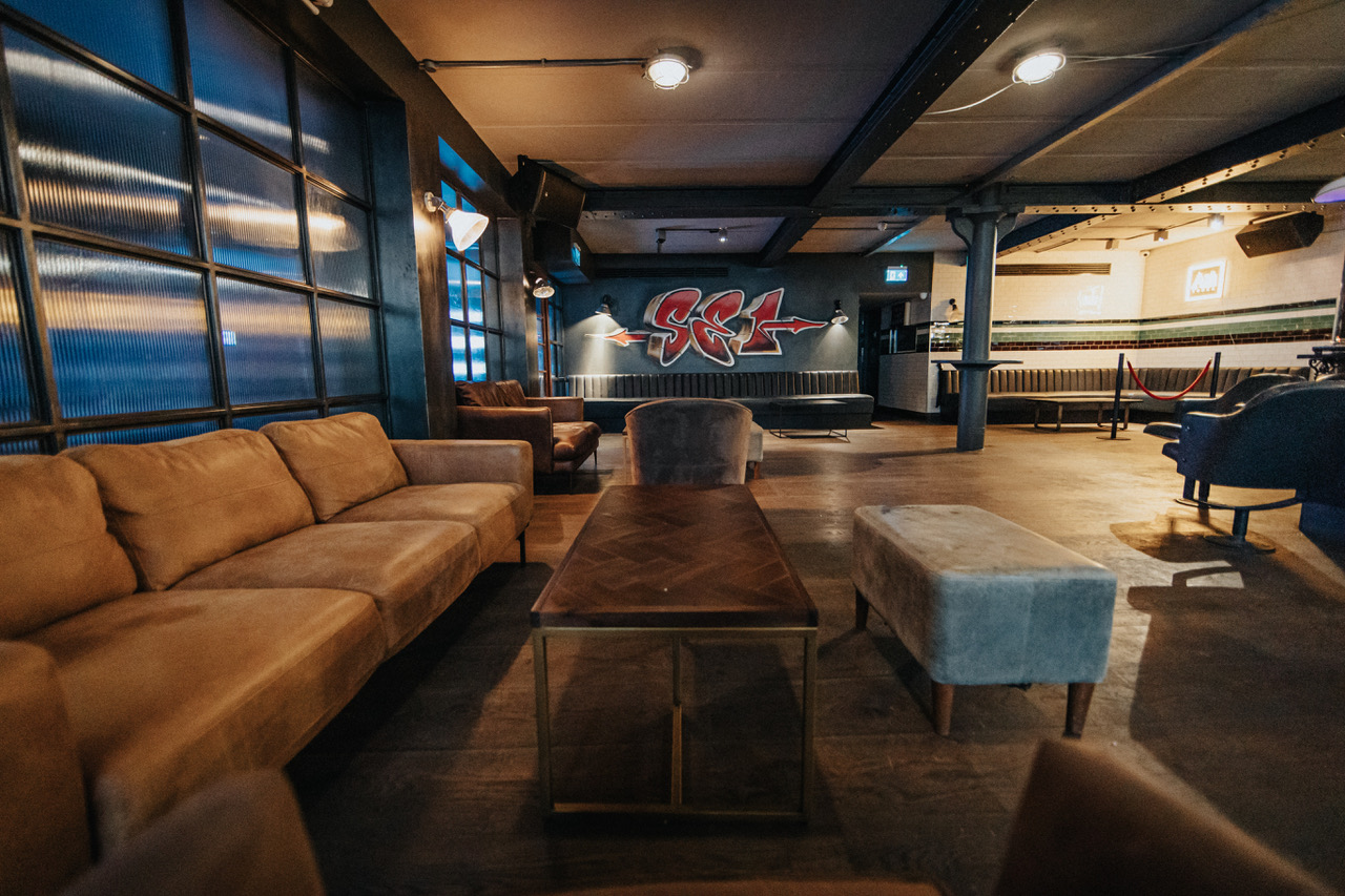 Stylish Basement Bar in Brix Ldn, perfect for networking events and casual meetings.