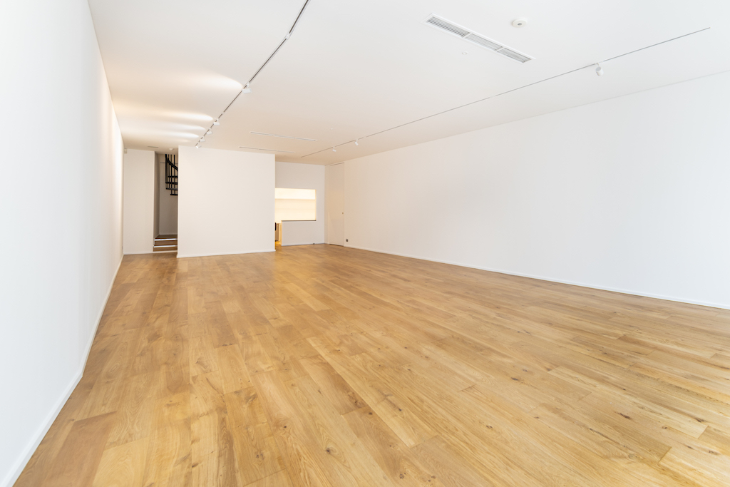 Spacious minimalist event space in Mayfair Gallery, perfect for corporate meetings and exhibitions.