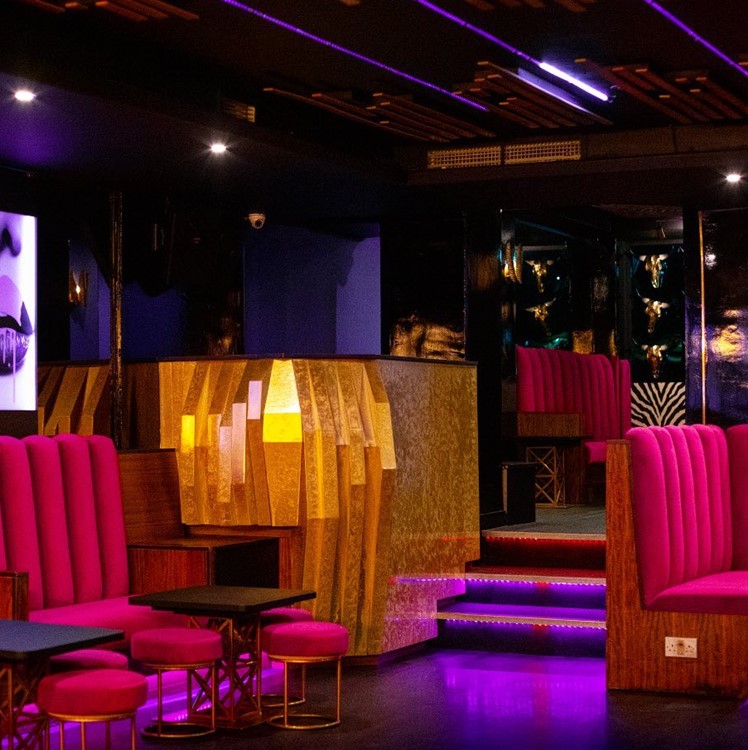 Dolce London Club 2: vibrant pink seating for lively networking events and cocktail receptions.