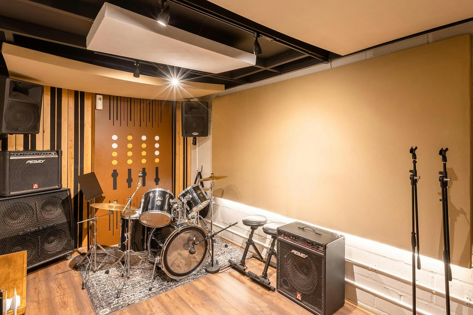 Yellow Hat Studios - >Yellow Hat Studios</a>