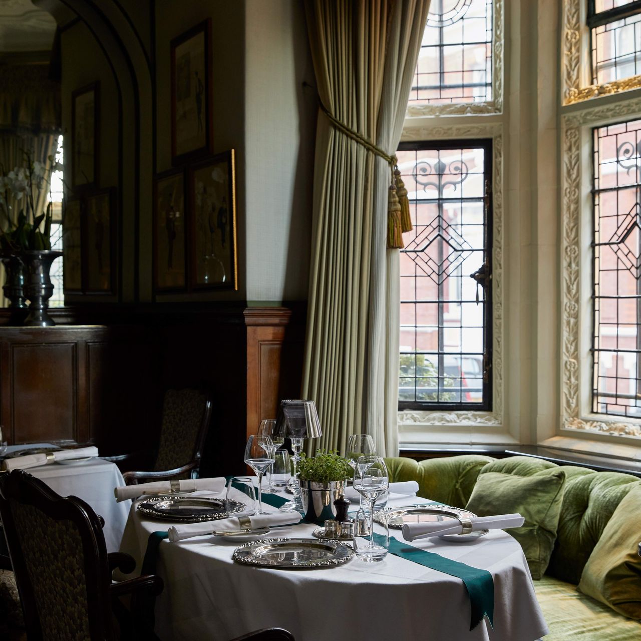 Elegant dining table at Cheneston's Restaurant for upscale events and intimate gatherings.