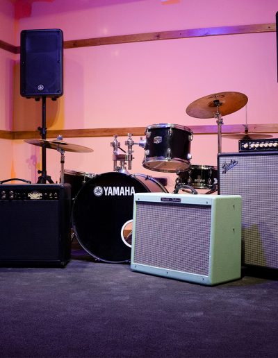 Recording studio with Yamaha drum kit, ideal for live music events and sound checks.