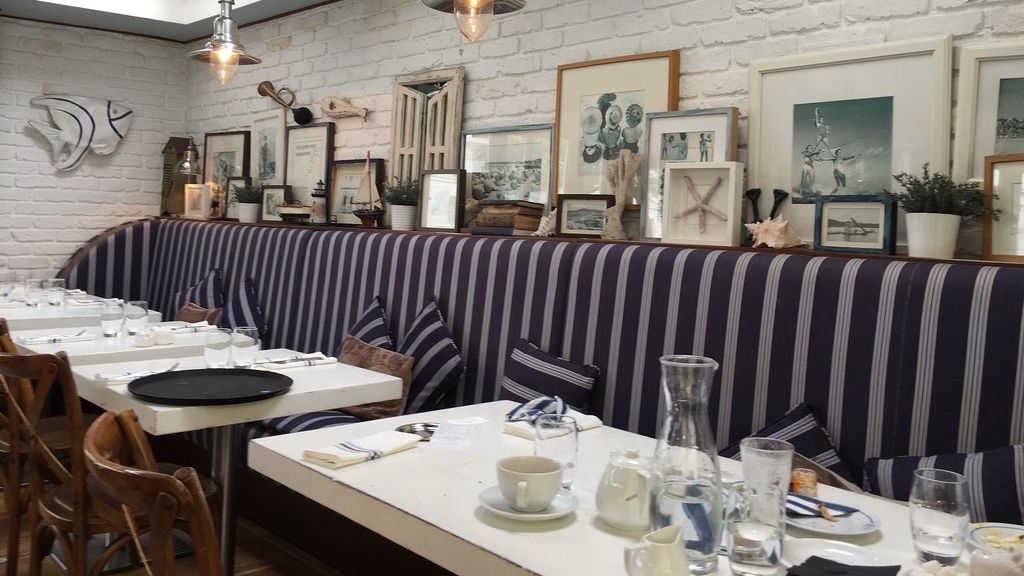 Charming dining room with striped seating, perfect for brunches and corporate events.