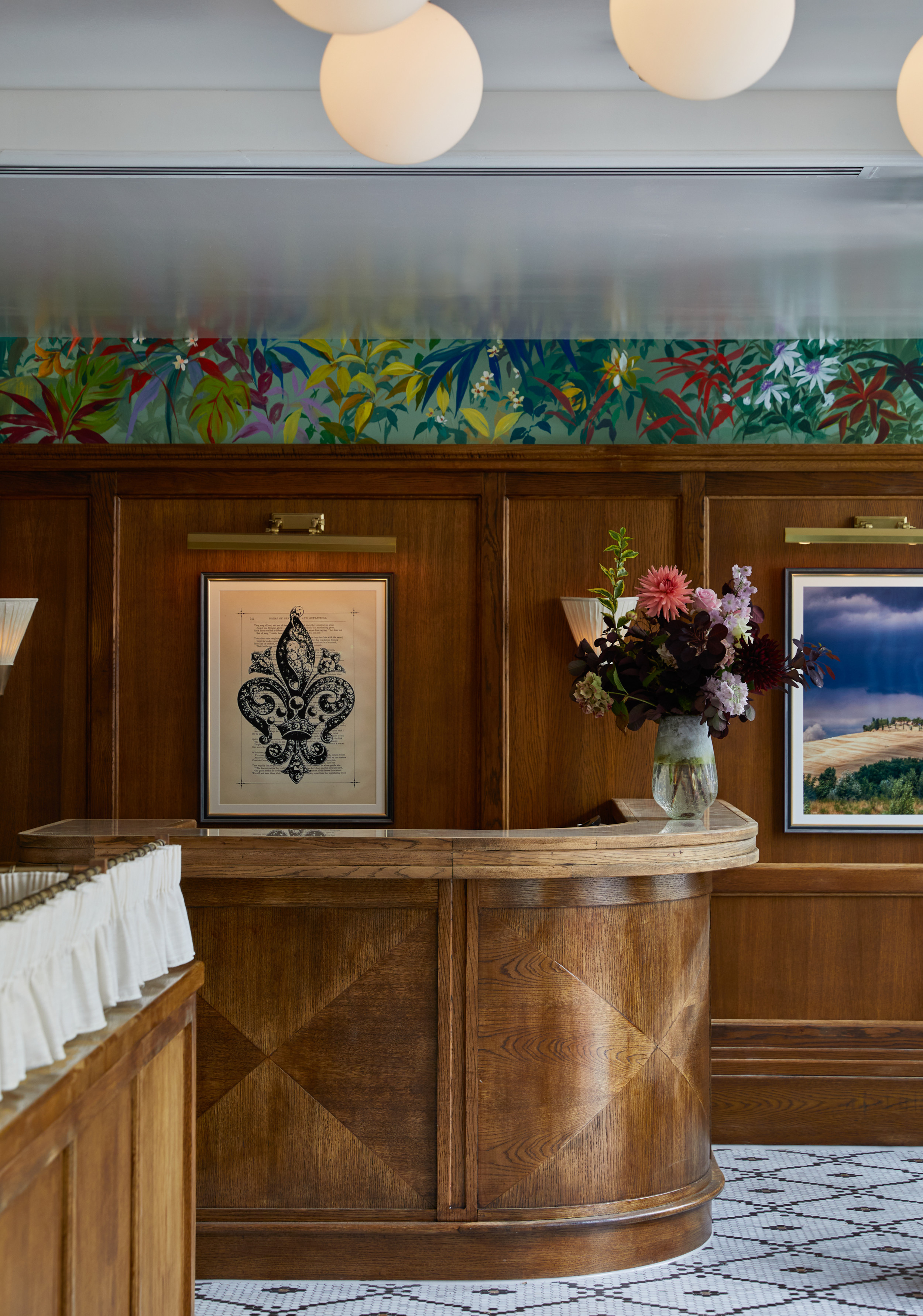 Stylish reception area at Brasseria Notting Hill, perfect for events and gatherings.